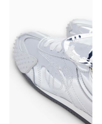 Women's Retro sneaker tongue