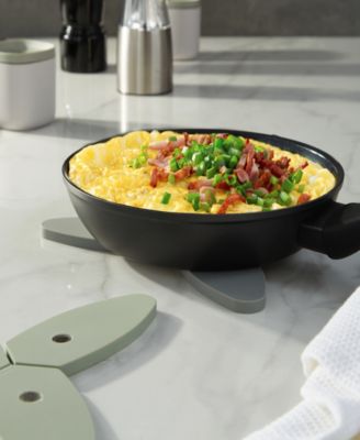 Leo 2-Pc. Foldable Magnetic Trivet Set