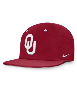 Nike - Men's Crimson Oklahoma Sooners On-Field Dugout True Performance Fitted Hat