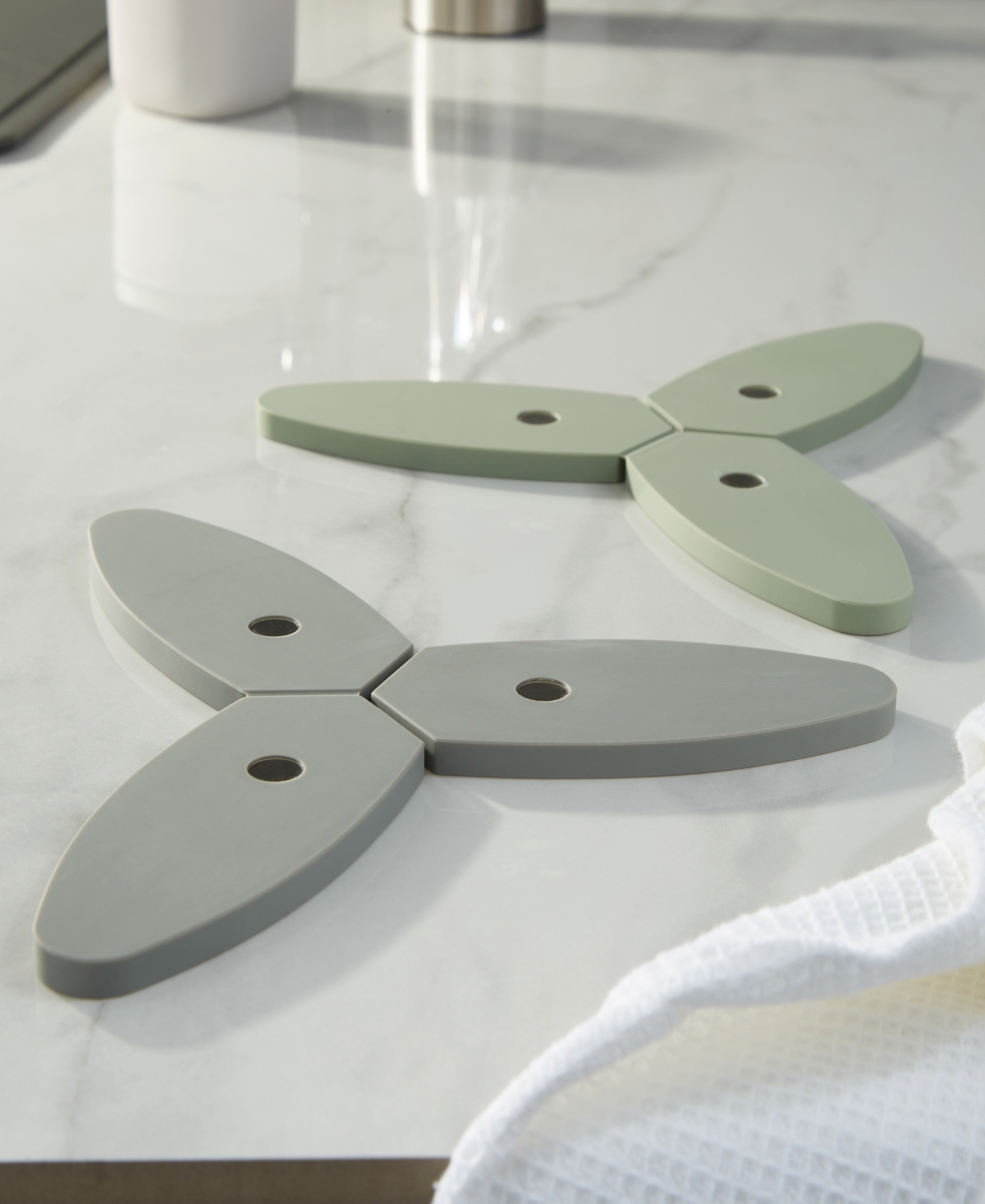Berghoff Leo Balance 9.5" Silicone Foldable And Magnetic Trivet In Moonmist