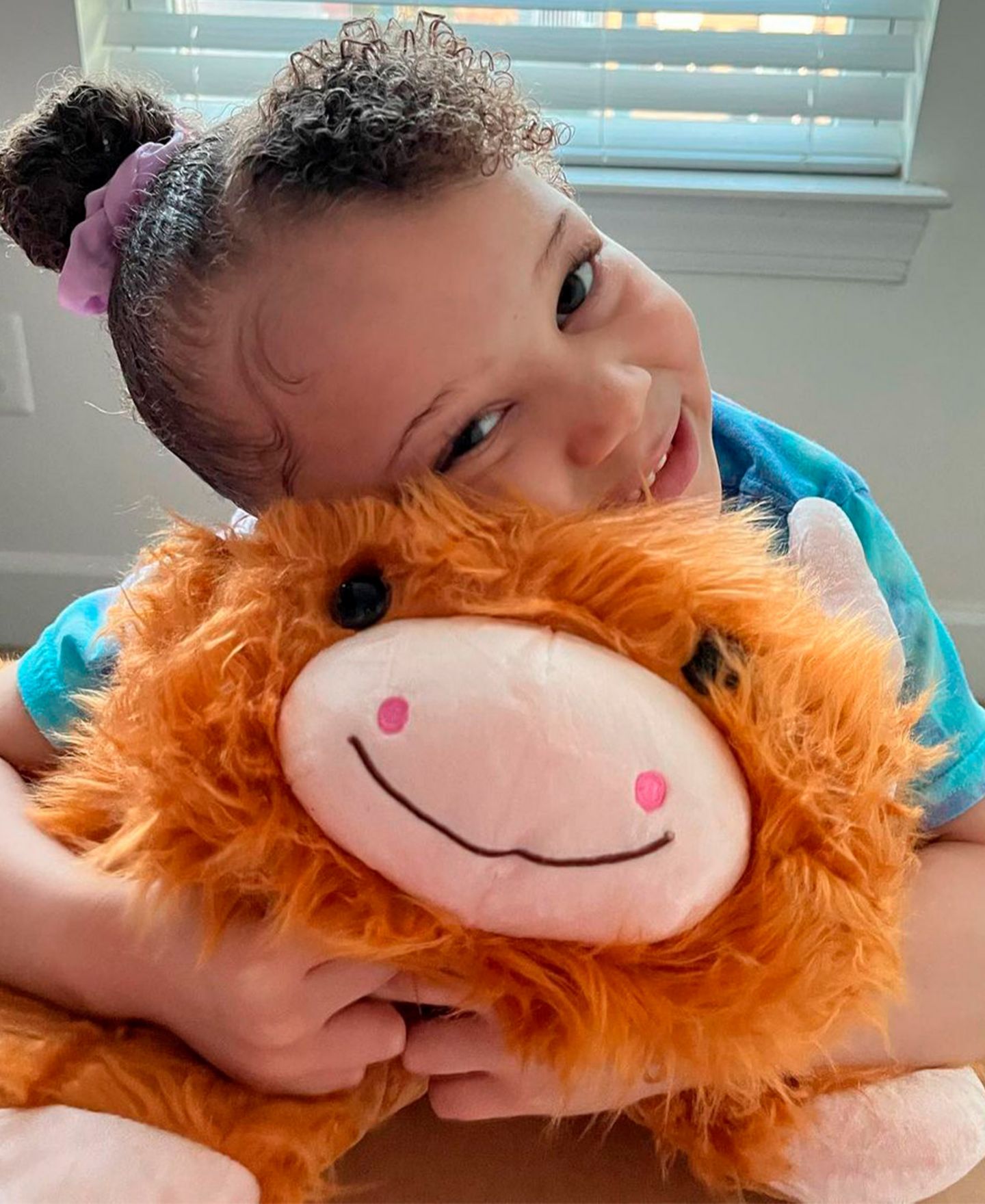 Детские мягкие игрушки Pillow Pets Signature Highland Cow Jumbo Plush Pillow Pet — фото 3