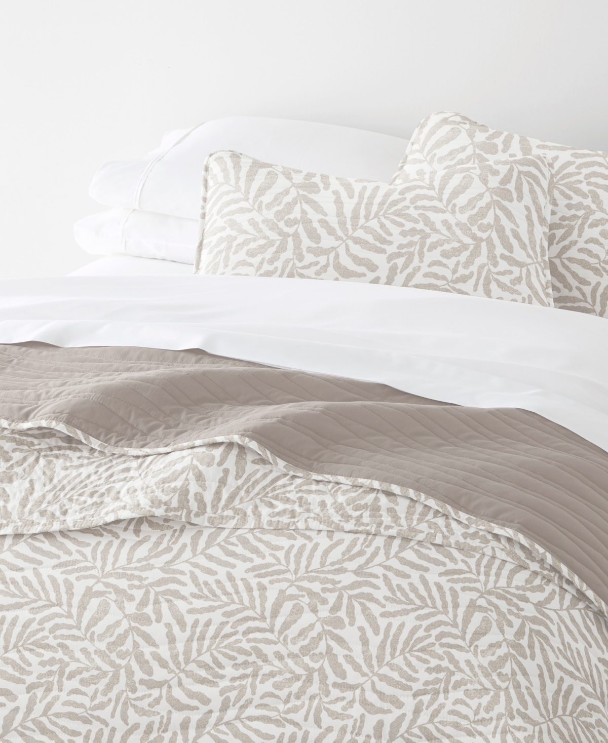 Ienjoy Home Tossed Ferns Reversible 2-pc. Quilt Set, Twin/twin Xl