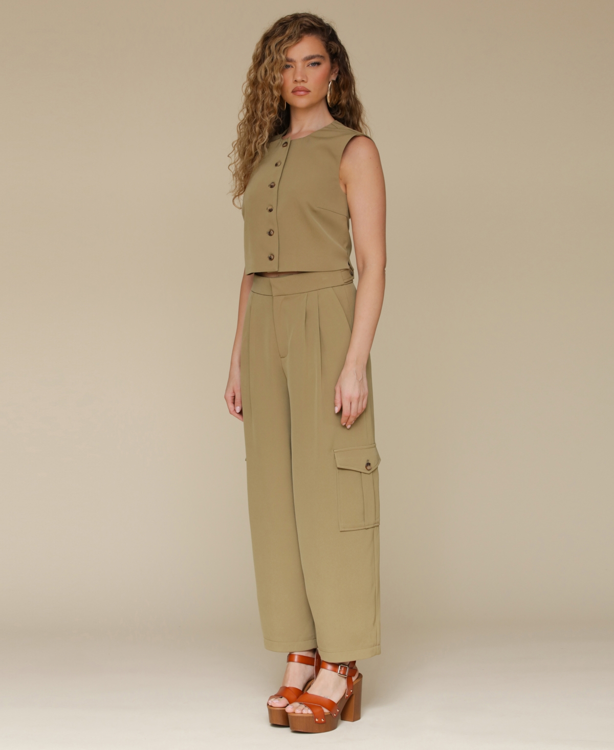 Avec Les Filles Women's Cropped Boxy Vest In Olive