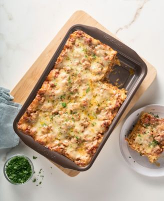 Symmetry Nonstick Chocolate Brown 9" x 13" Rectangular Cake Pan