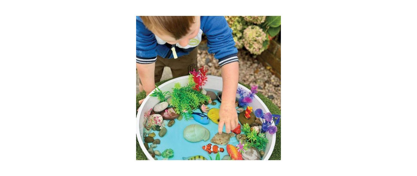 Детские фигурки Yellow Door Sensory Play Stones Fish 8-Piece Figurine Set, Ages 2+, цвет: Assorted Pre-Pack — фото 2