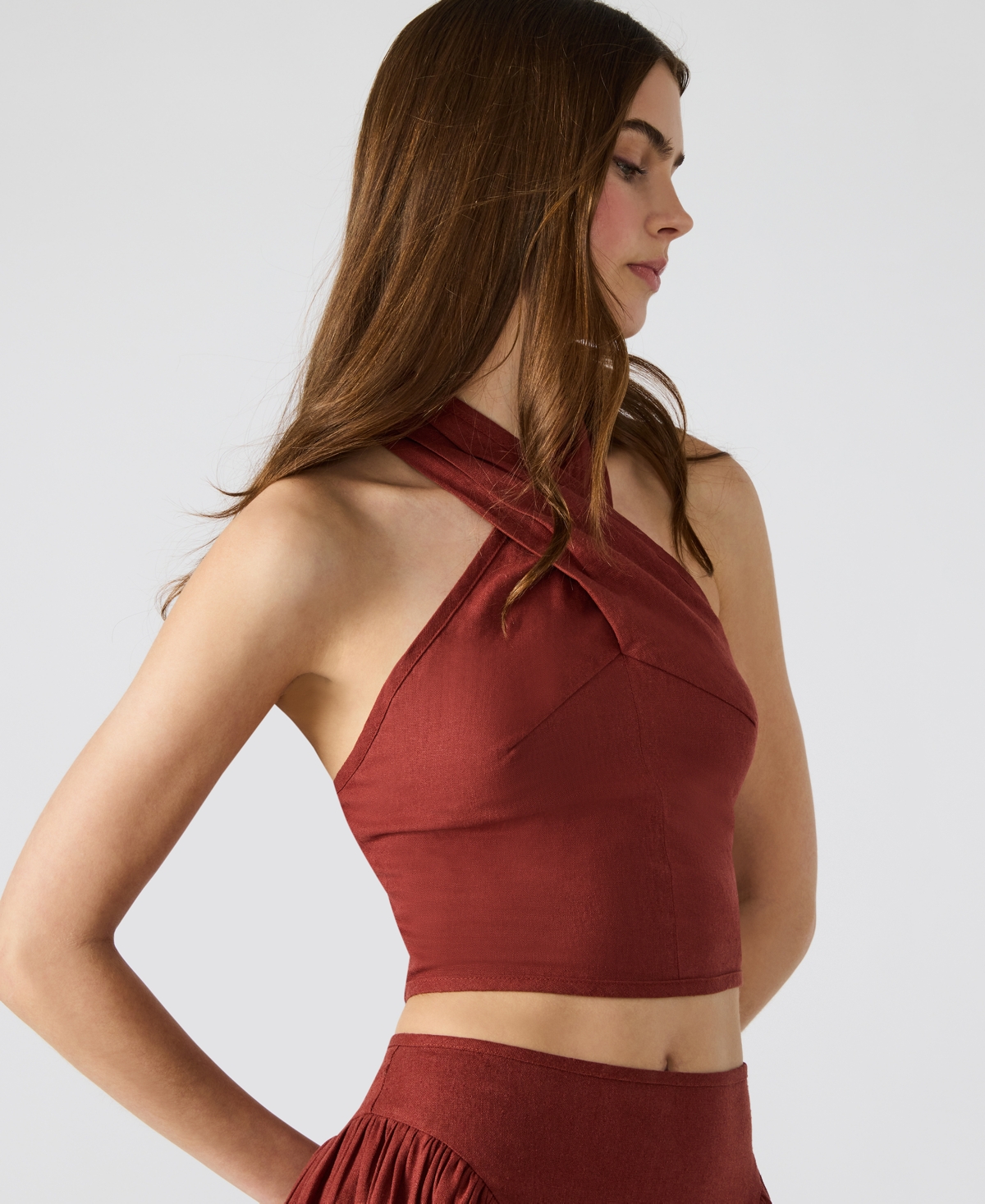 Steve Madden Winnie Twist Neck Crop Linen Blend Top In Red