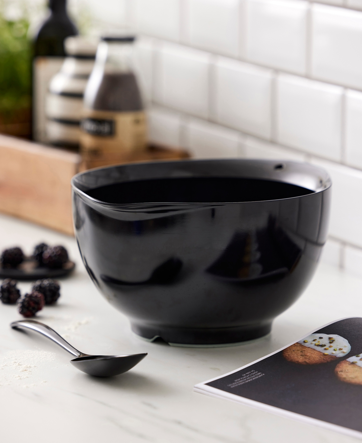 Rosti Victoria 4-quart Mixing Bowl In Black