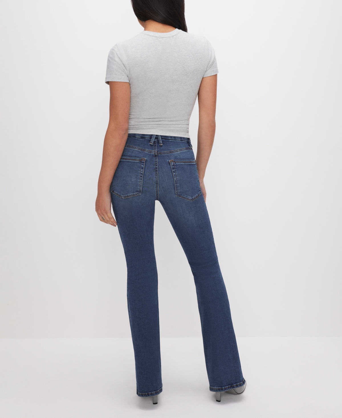 GOOD AMERICAN PETITE GOOD MID-RISE FLARE-LEG JEANS 