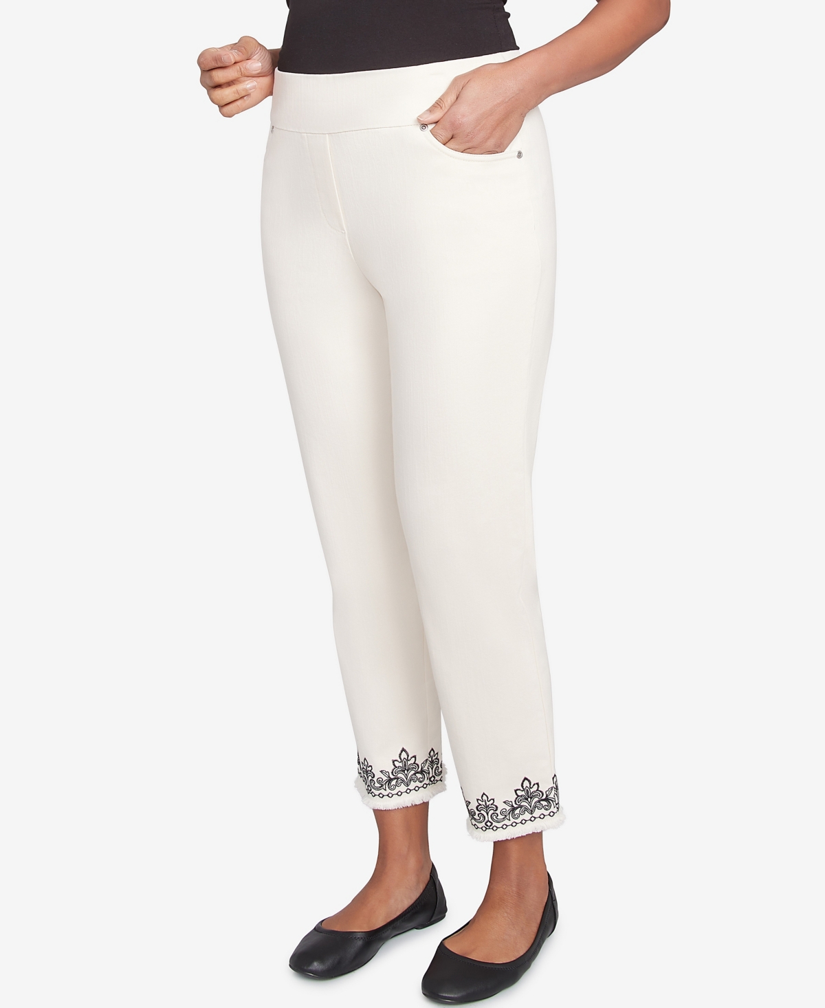 Alfred Dunner Plus Size Natural Instinct Classic Cuffed Medallion Pull On Ankle Pants In White