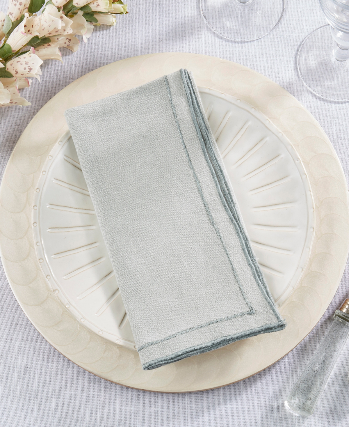 Saro Lifestyle Stonewashed Overlock Linen Edge Napkins, 20" X 20" In Blue Gray