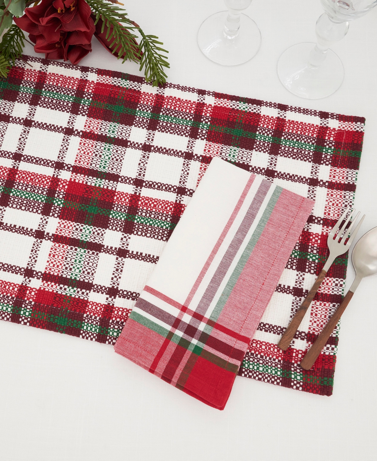 Saro Lifestyle Simple Plaid Cotton Placemats And Napkins, Set Of 8 In Red,green