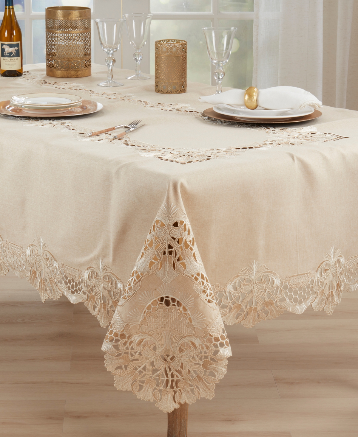 Saro Lifestyle Delicate Embroidery Tablecloth