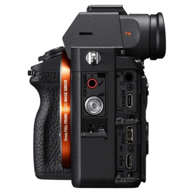 Alpha a7R IV Mirrorless Camera (V2) with FE 24-70mm f/2.8 GM Lens