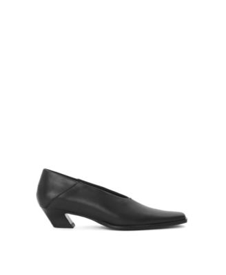Soria Low Closed-Toe Heel
