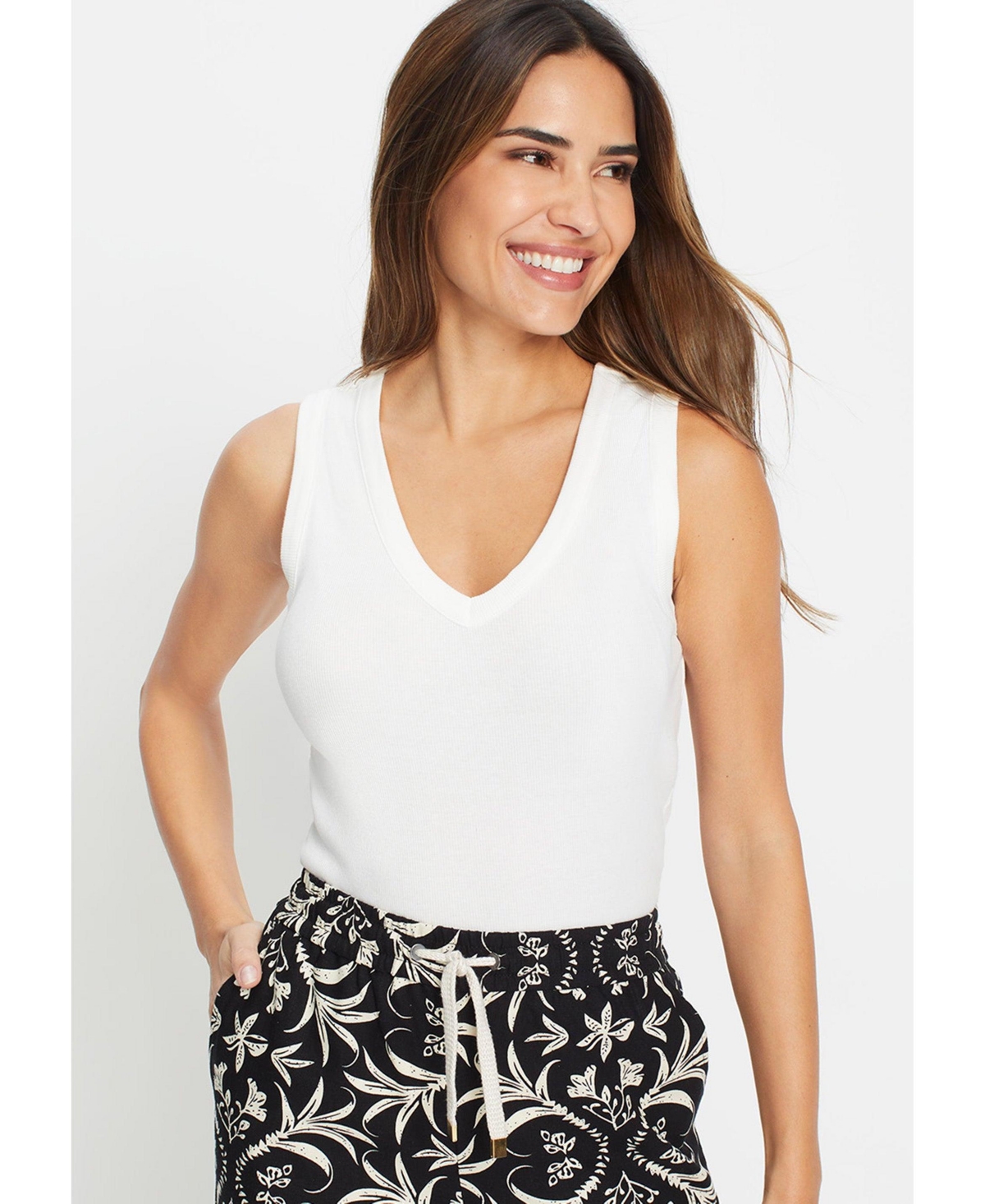 Women's Ribbed Knit Rounded V-Neck Shell - Off white