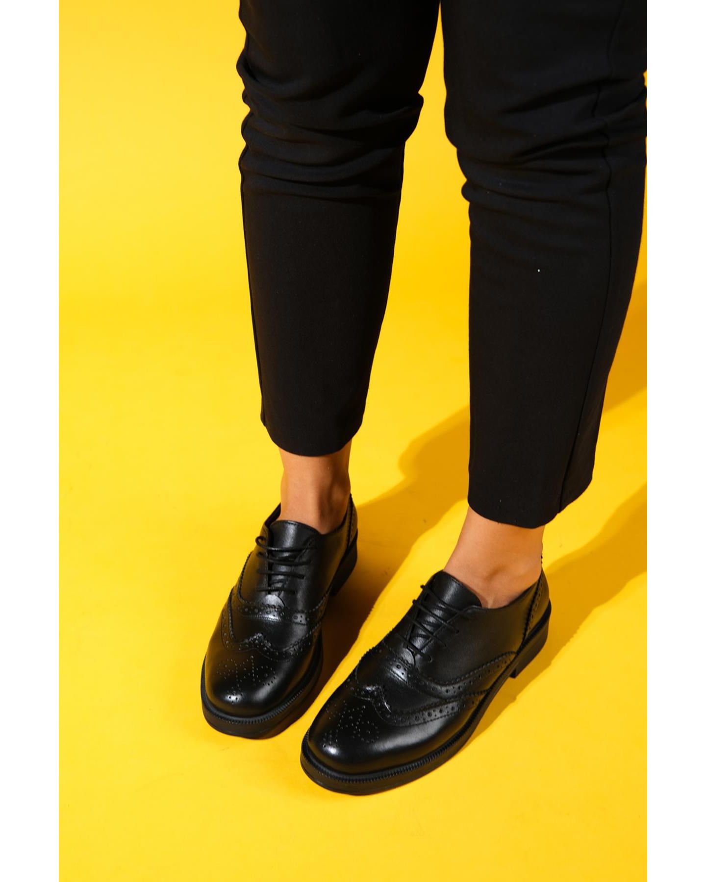 Женские туфли Forever & Always Shoes Lace-Up Leather Oxford with Block Heel, цвет: Чёрный кожаный — фото 4