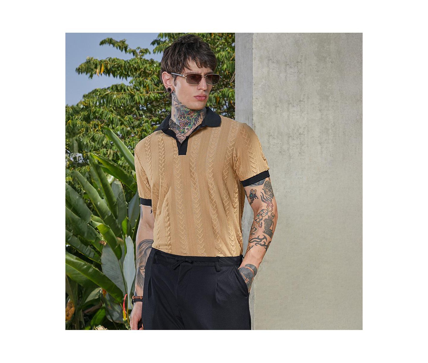 Мужская футболка Cahoot Campus Sutra Buff Beige and Obsidian Black Arc-Tactile Polo, цвет: Бежевый / Хаки — фото 2