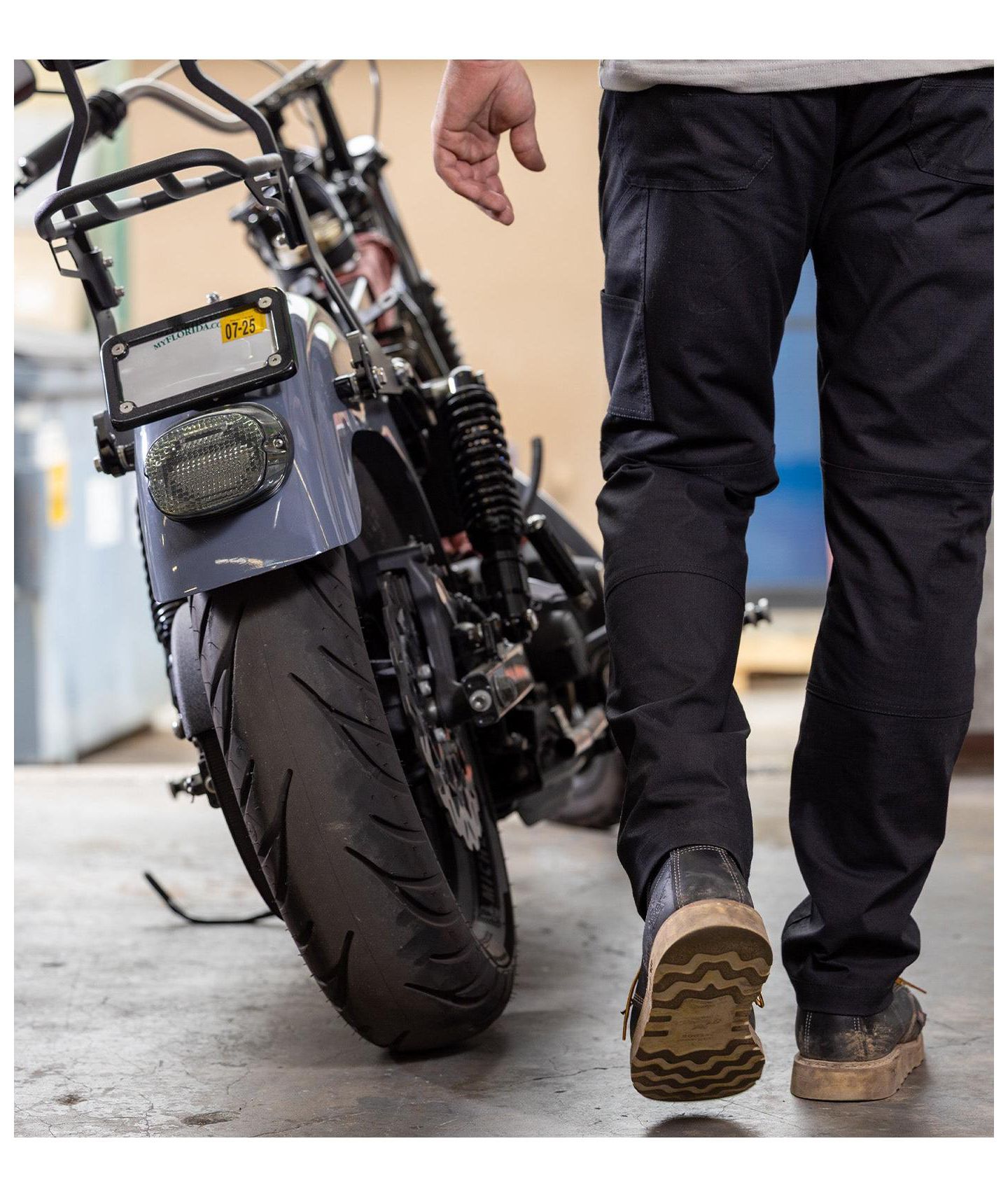 Мужские брюки Thorogood Water Repellent Stretch Canvas Work Pants, цвет: Чёрный — фото 2