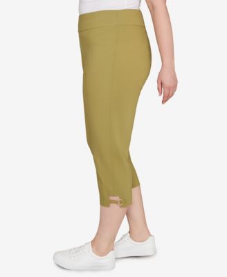 Plus Size Solid Tech Stretch Capri Pants