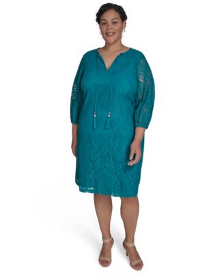 Jessica Howard - Plus Size V-Neck Shift Dress