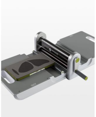 GO! Butterfly Die by Edyta Sitar - Perfect for Quilting, Applique & Fabric Cutting Projects - Compatible with 10" Pre-Cut Squares