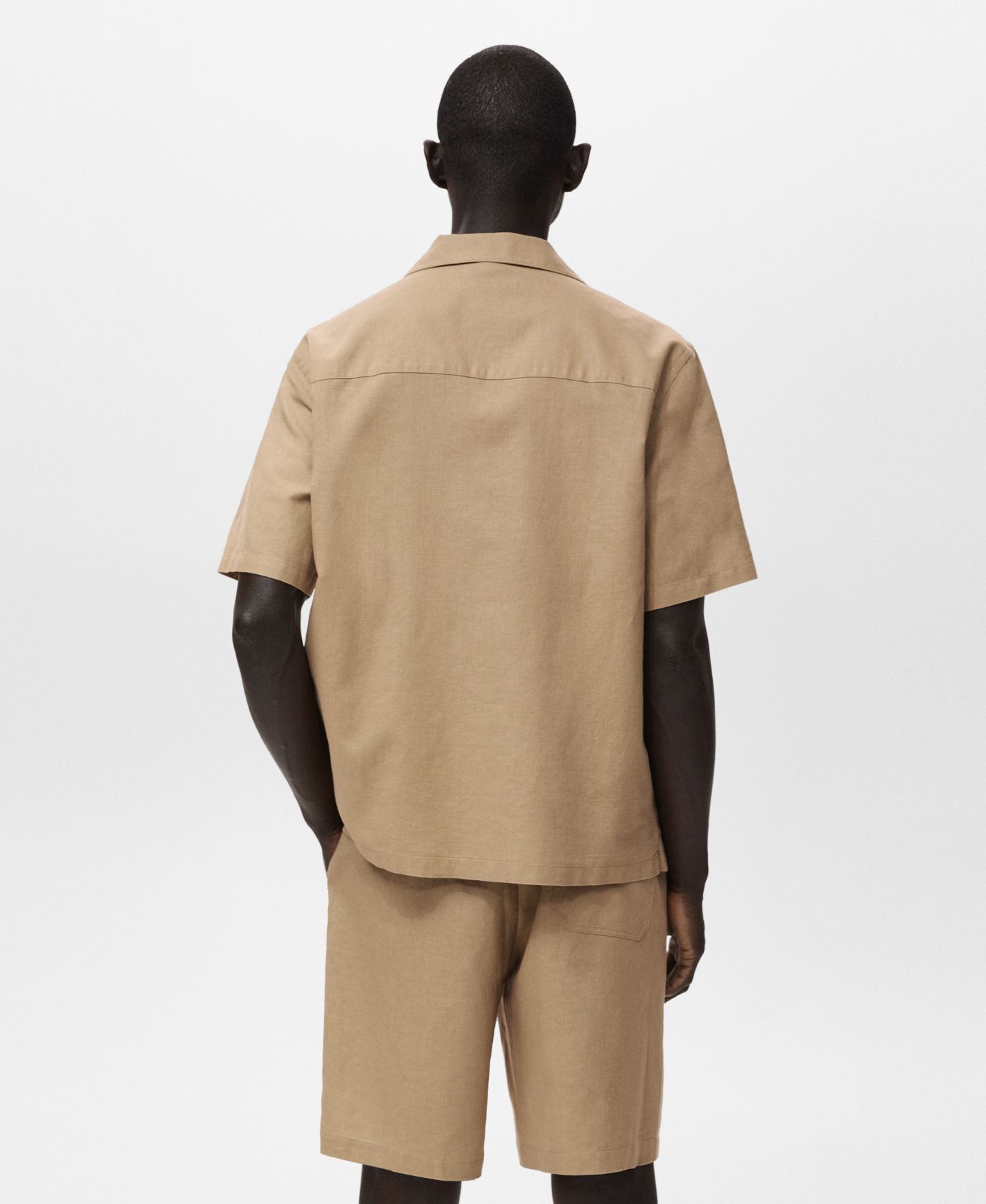Мужская рубашка Mango Bowling Collar and Pocket Linen, цвет: Бежевый — фото 3
