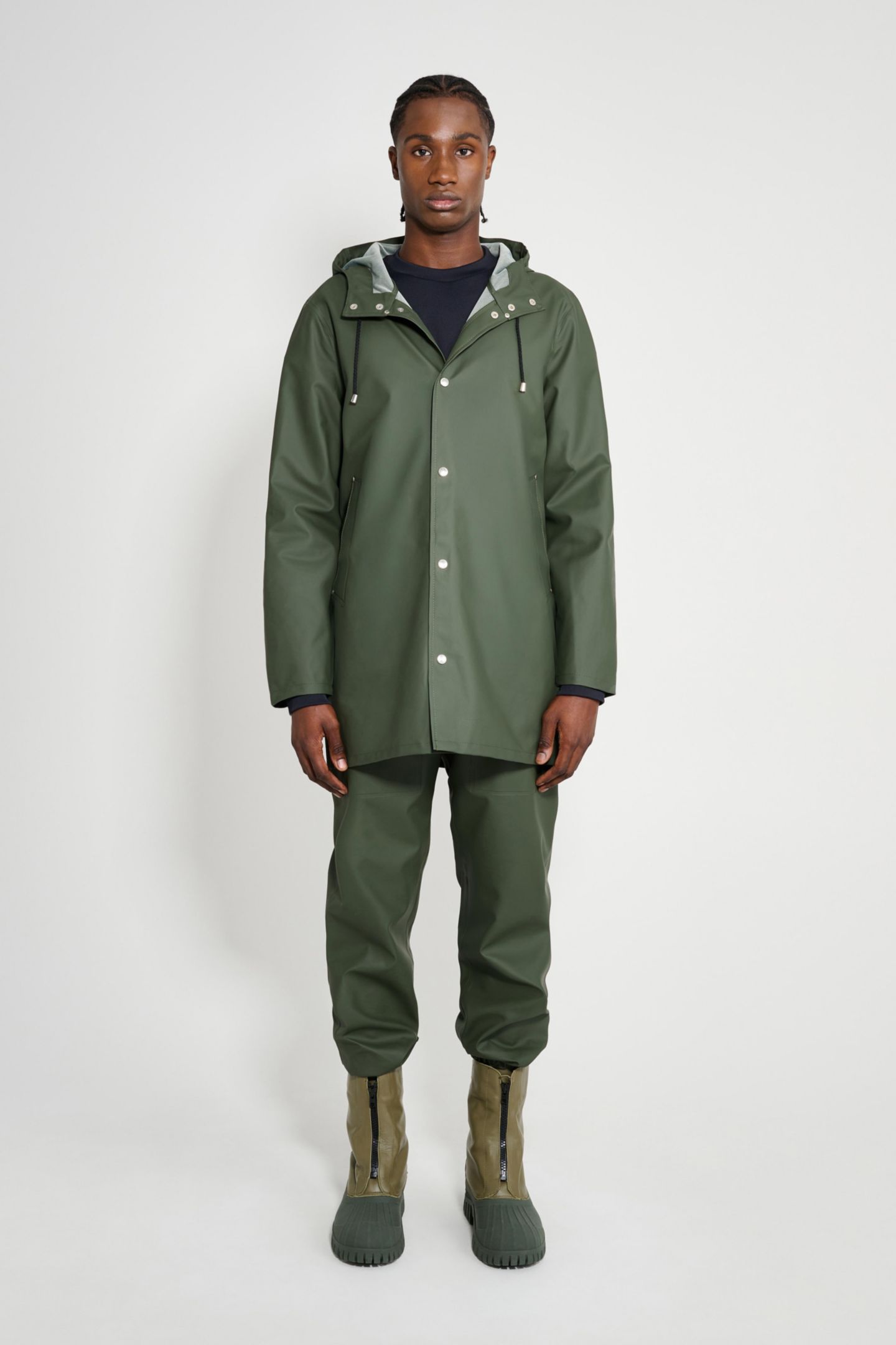 Женские куртки Stutterheim Stockholm Lightweight Raincoat, цвет: Зелёный — фото 6