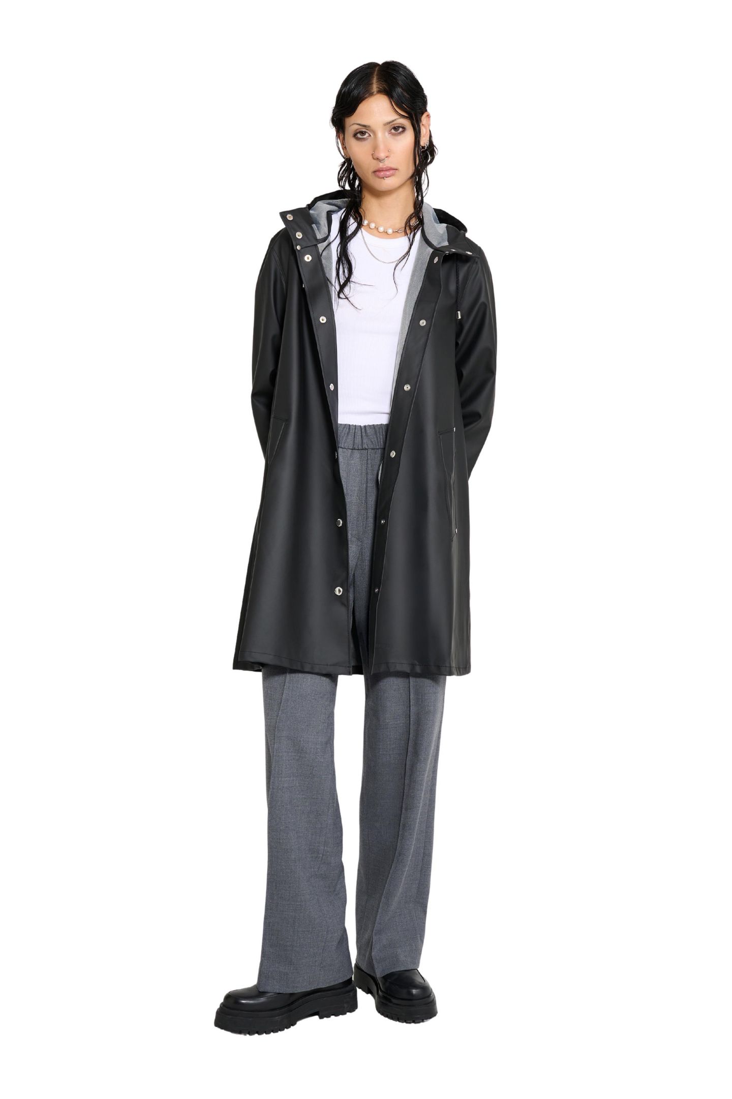 Женские куртки Stutterheim Mosebacke Lightweight Raincoat, цвет: Чёрный — фото 5