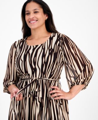 Plus Size 3/4-Sleeve Tiered Mesh Dress