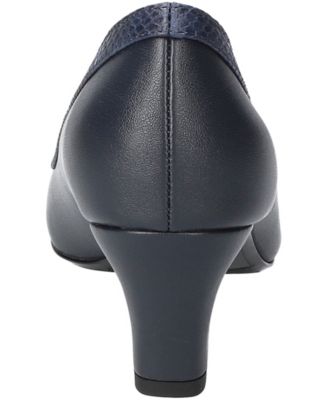 Women's Kata Round-Toe Slip-On Pumps