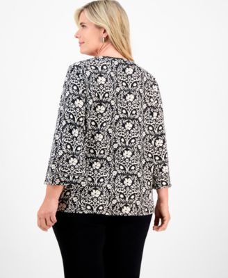 Plus Size Embellished V-Neck 3/4-Sleeve Top