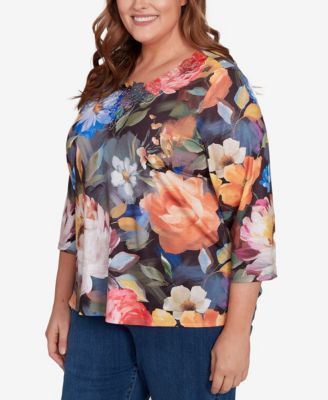 Plus Size Classic Dramatic Floral Lace Neck Top