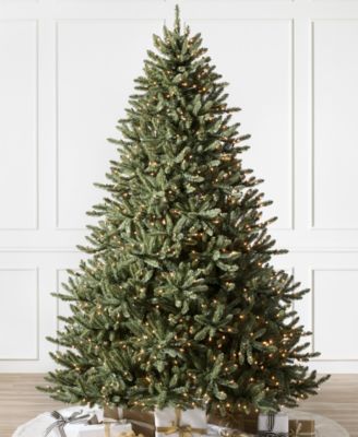 9 ft Pre-Lit Classic Spruce Tree