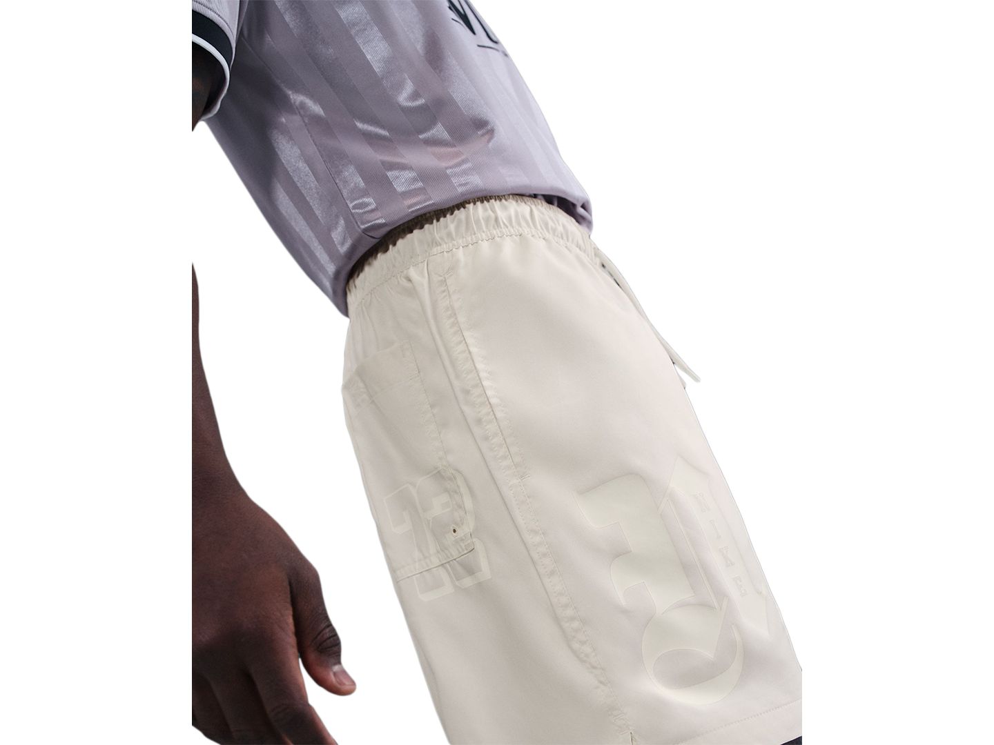 Мужские шорты Nike Club Flow Standard-Fit 6" Shorts, цвет: Призрачный — фото 3