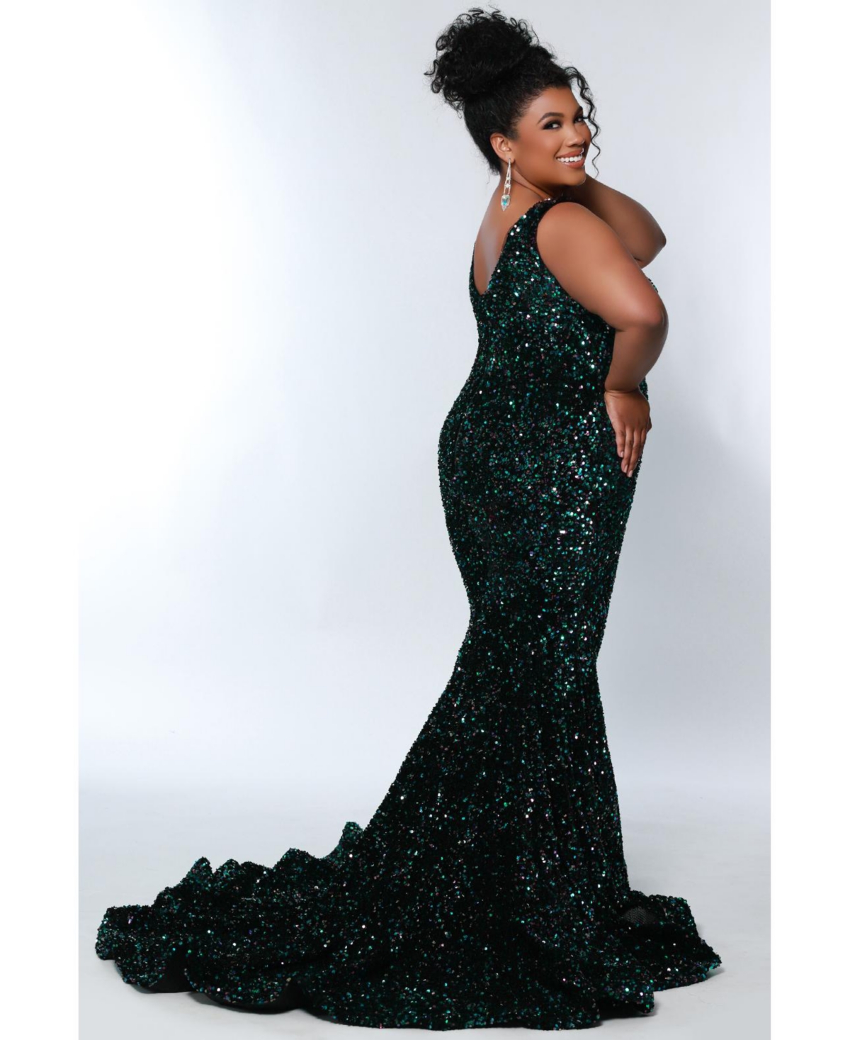 Johnathan Kayne for Sydney's Closet Women's V-Neck Mermaid Velvet Evening Gown