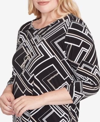 Women's Geometric Textured Top with Necklace