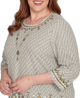 Plus Size Mount Laurel Textured Medallion Bordered Top with Necklace