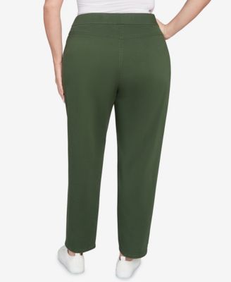 Plus Size Mount Laurel Allure Front Pocket Pull On Medium Length Pants