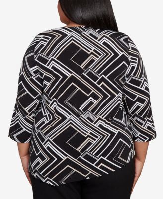Plus Size As Usual Geometric Textured Top with Necklace