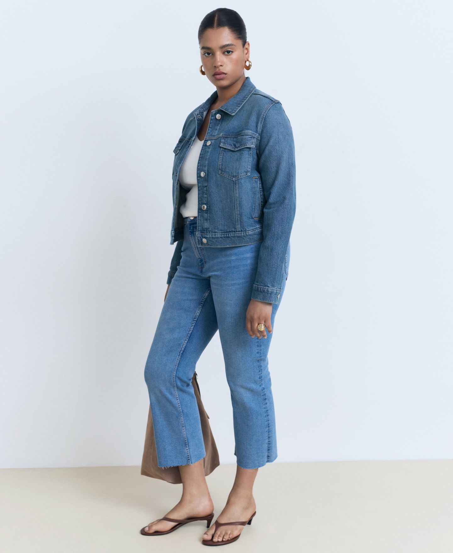 Женская куртка Mango Pockets Denim Jacket, цвет: Средний синий — фото 4