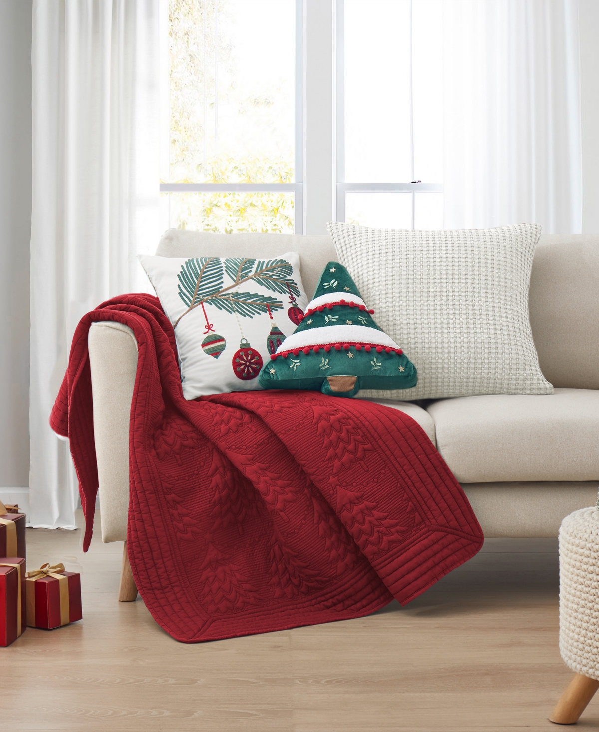 Levtex O Christmas Tree Reversible Quilted Throw, 50" X 60" In Red