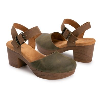 Women's Merritt Closed Toe Quarter Strap Shoe