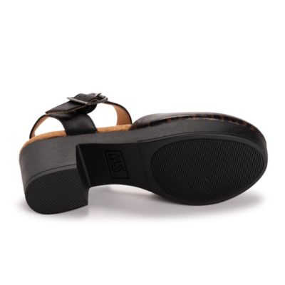 Women's Merritt Closed Toe Quarter Strap Shoe