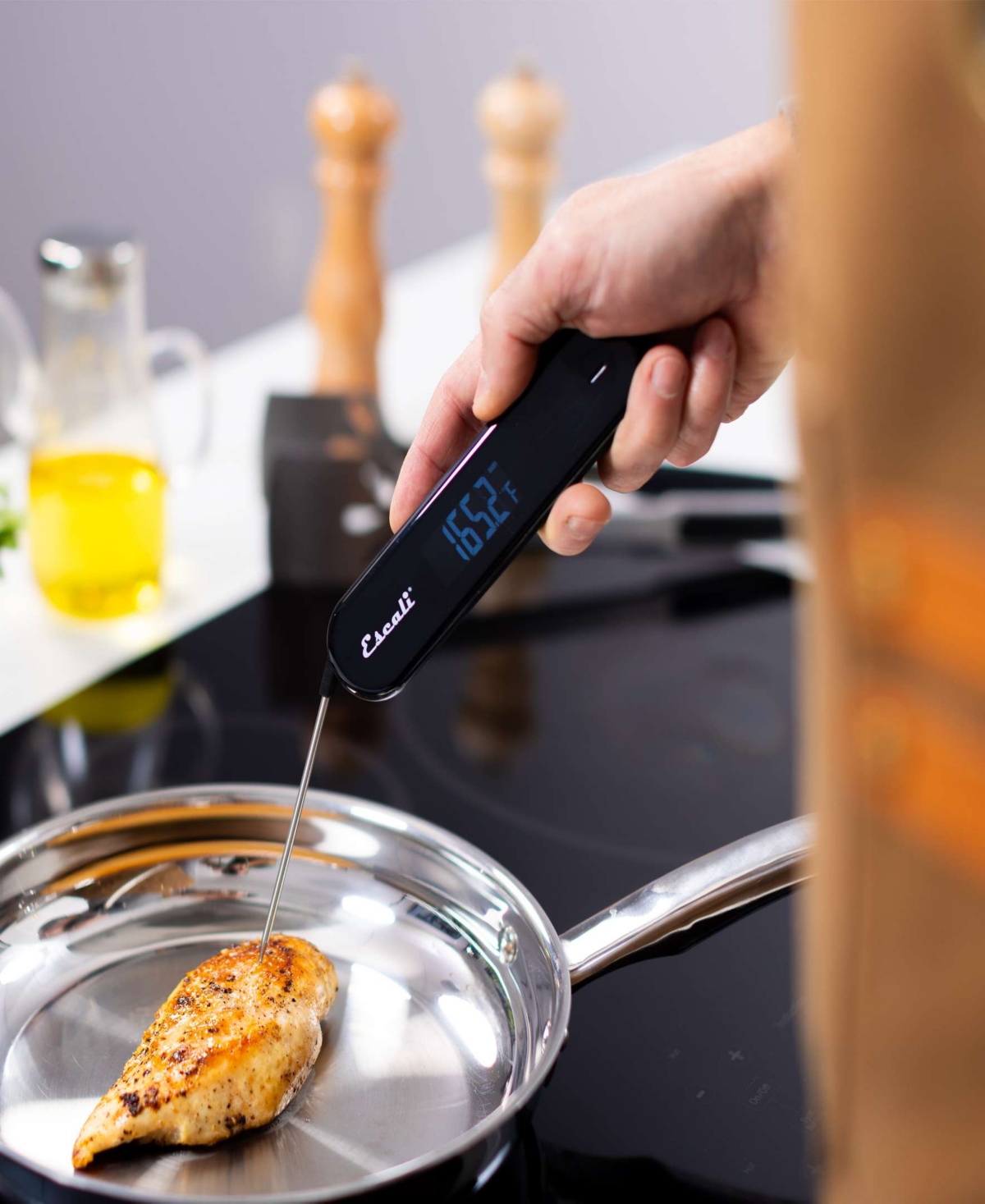 Escali Stelo Ipx7 Waterproof Compact Folding Thermometer In Black