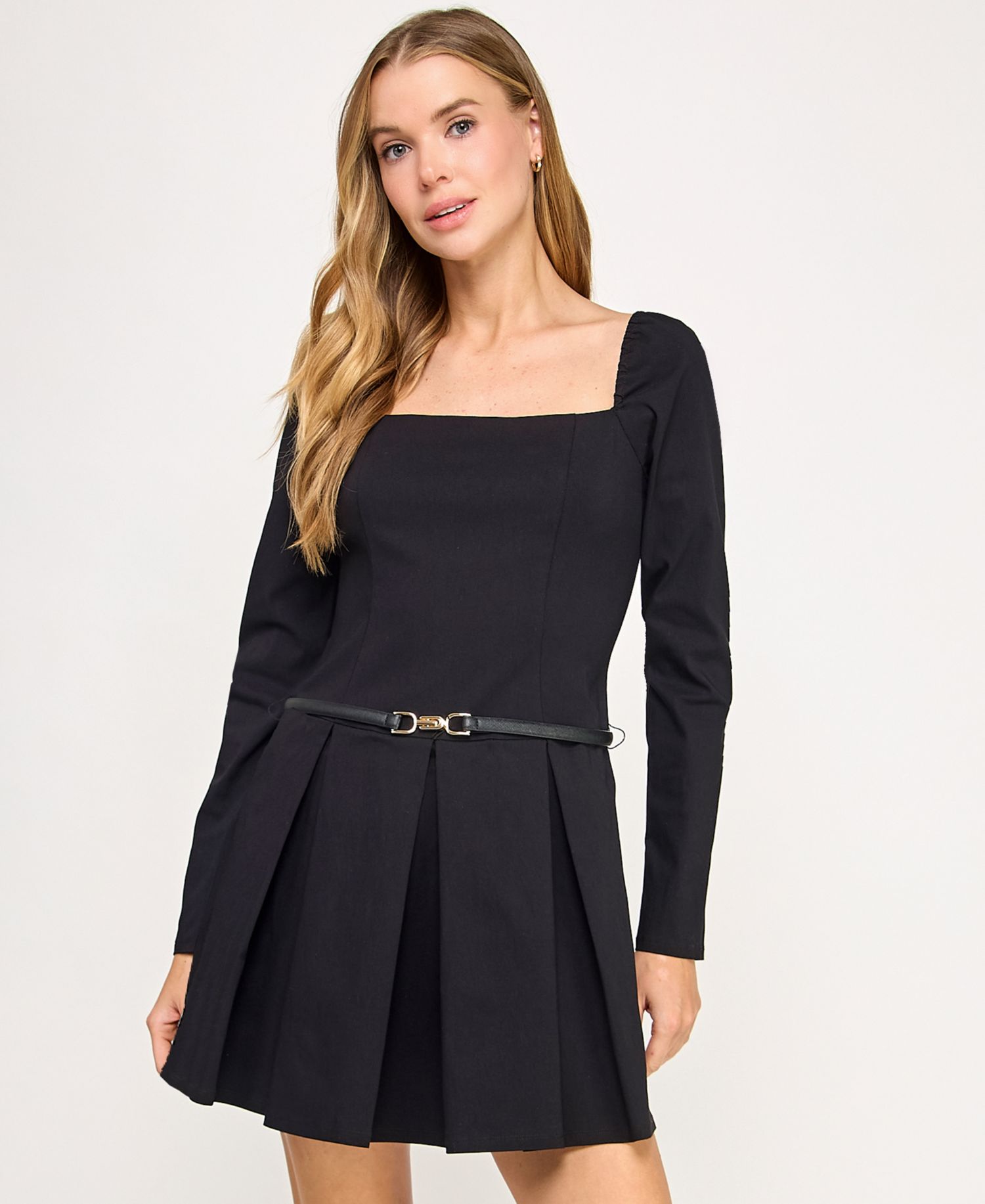 Juniors' Long Sleeve Square Neck Dress