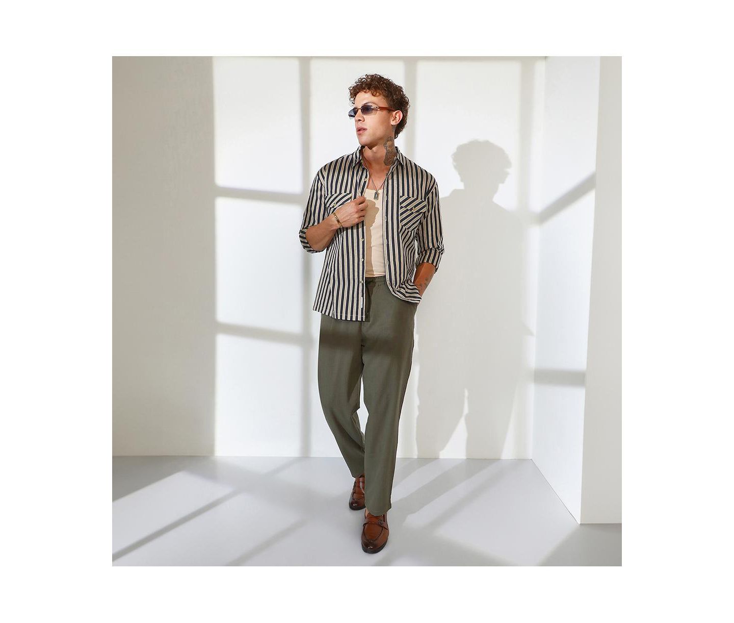 Мужская рубашка Cahoot Campus Sutra Navy Blue & Khaki Beige Candy Striped Oversized, цвет: Синий — фото 7