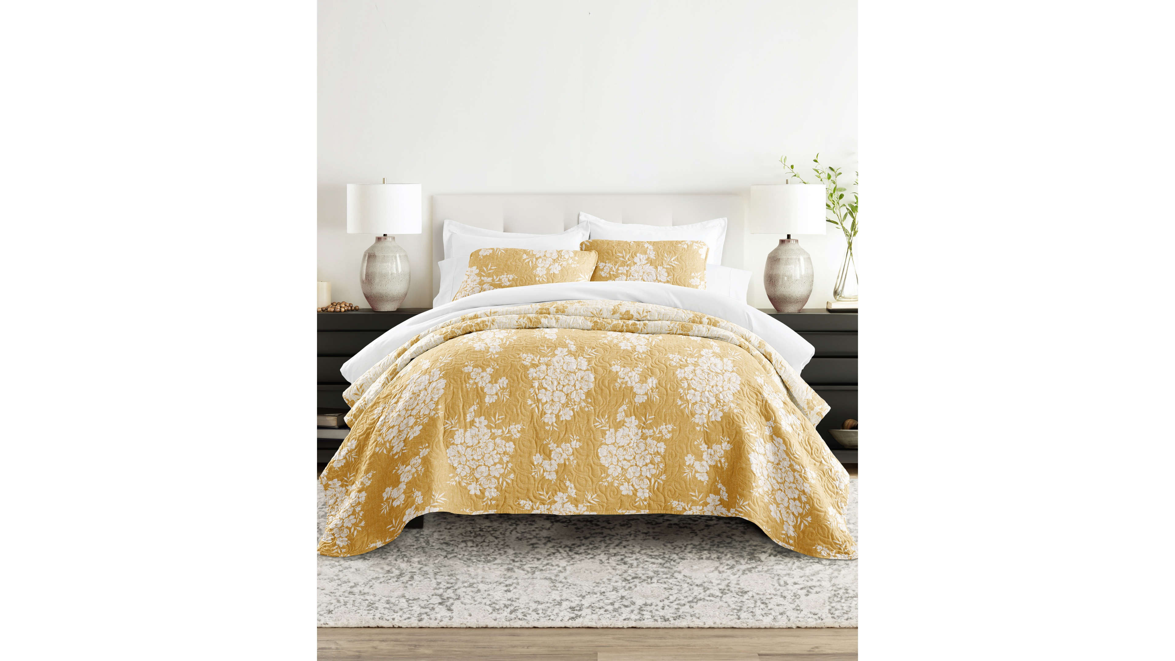 ienjoy Home Distressed Bouquet Reversible 3-Pc. Quilt Set, Full/Queen