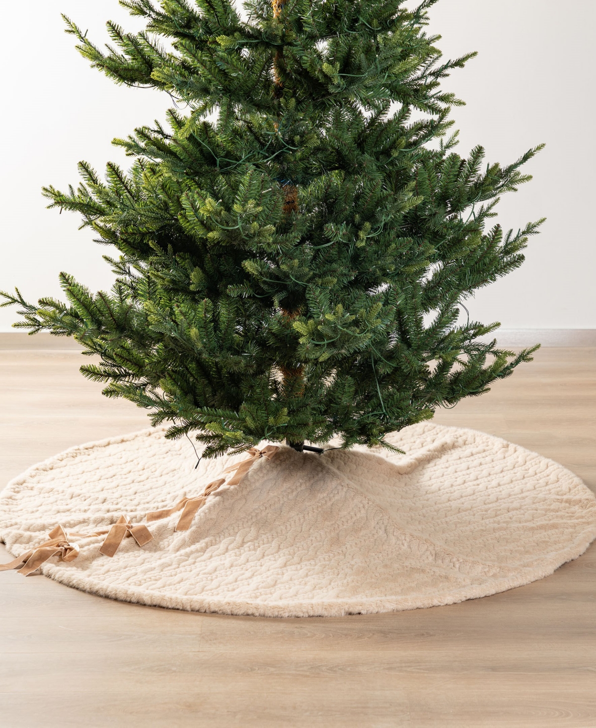 Glitzhome 60" Deluxe Reversible Christmas Tree Skirt In Multi