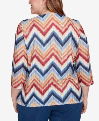 Plus Size Sunset Canyon Textured Knit Chevron Top with Necklace