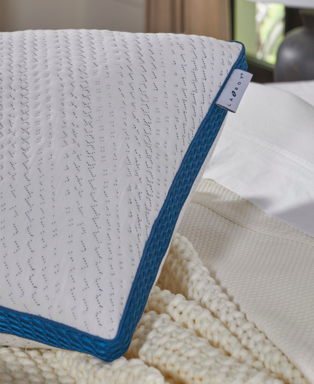 La-z-Boy Hybrid Serene Foam Pillow, Standard